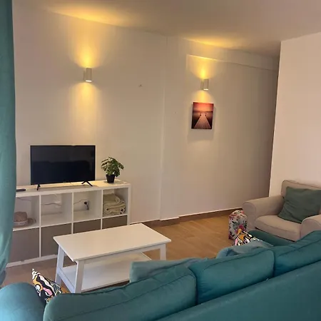 Flora Apartment *